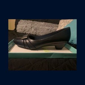 Navy women’s shoes